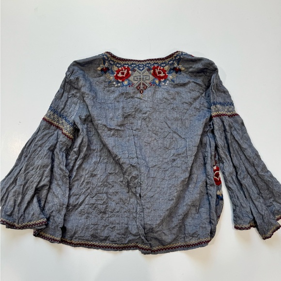 Johnny Was Embroidered Floral Chambray Swing Top S NWT Bell Sleeves $225 - Picture 3 of 3